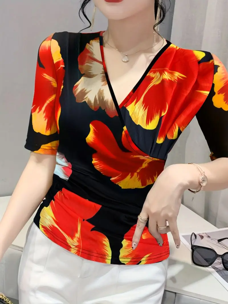 Retro Women's V-Neck Top with Large Flower Print Cross Mid-Sleeves Slim Fit Pleated Design for Slimming Temptation Pullover Styl