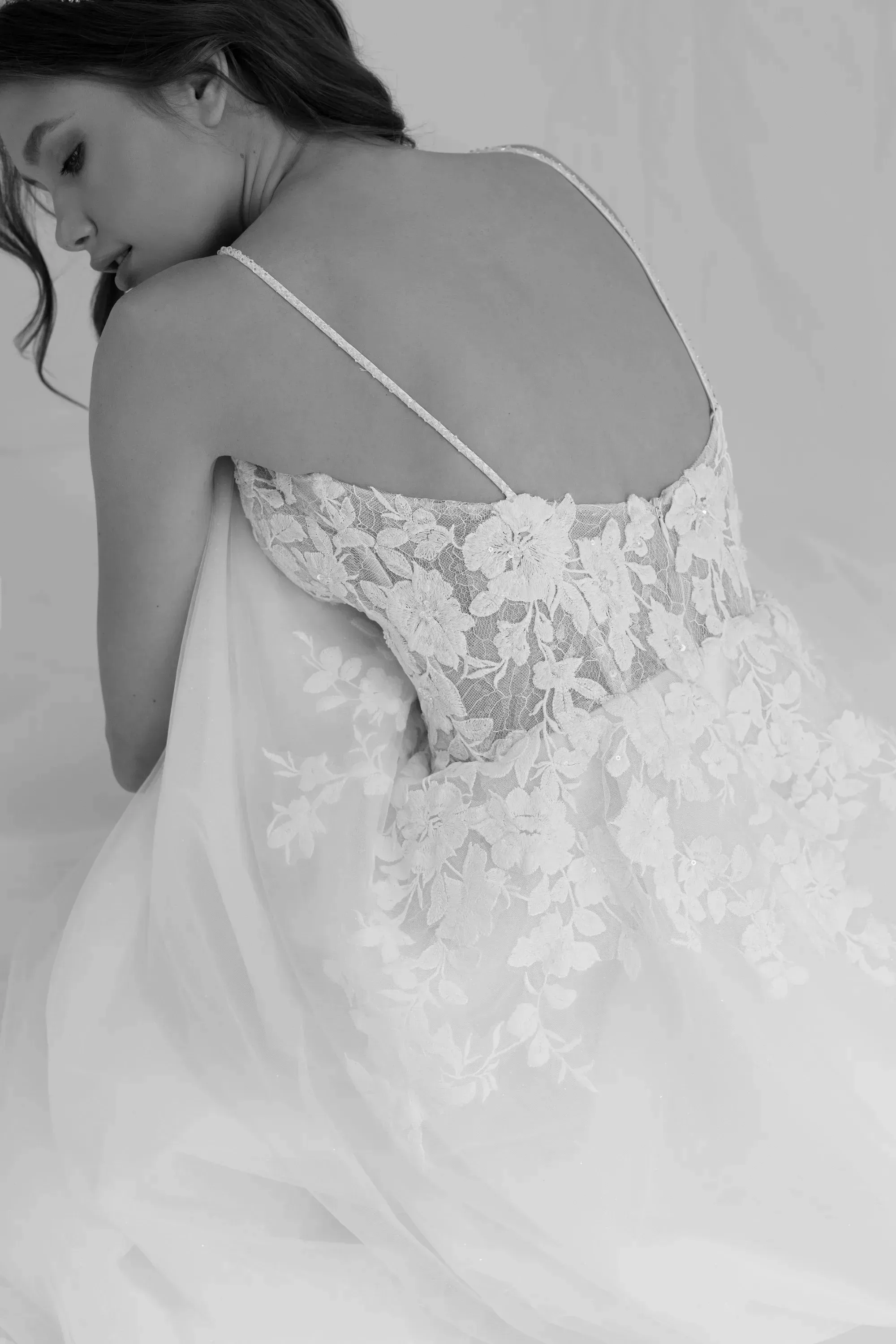 Abiti da sposa Boho per le donne 2025 Scollo a V in pizzo Tulle A-Line Abito da sposa Abiti da sposa formali senza schienale romantici personalizzati