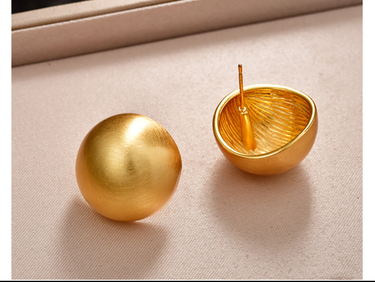 [Temperament] Fashion ins cold wind lacing metal semi-round ball earrings high-end feeling retro individuality simple earrings