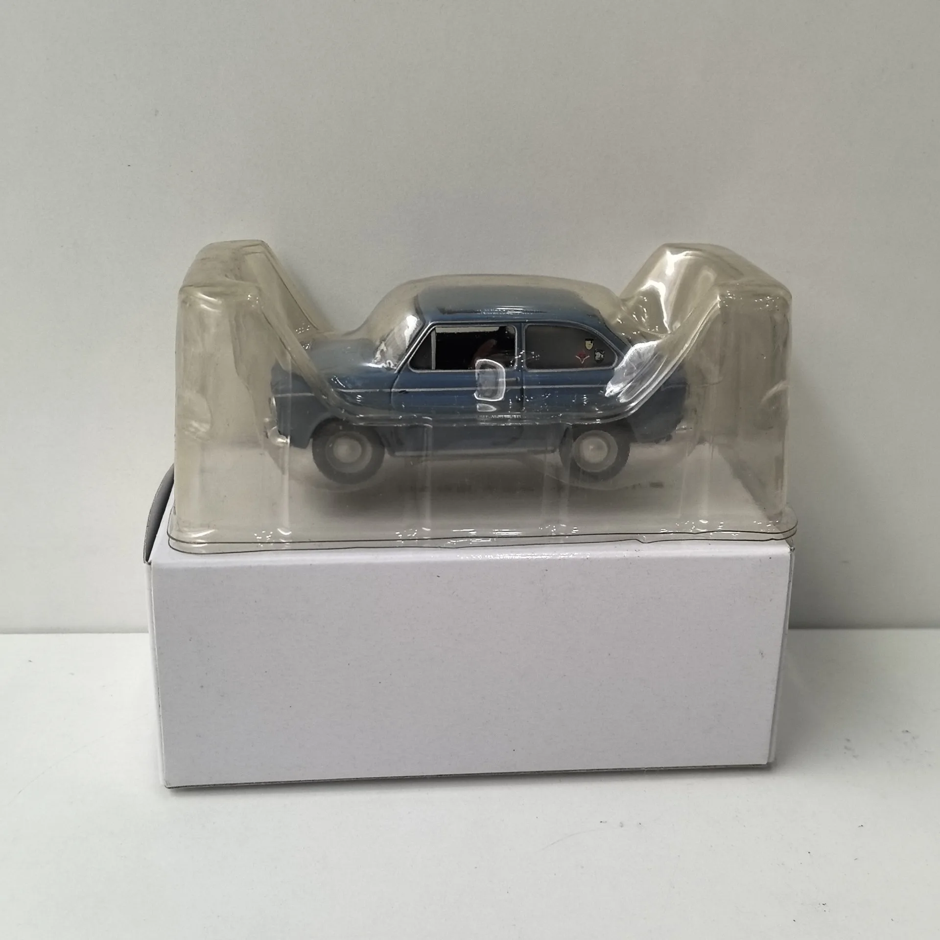 

Литая под давлением модель автомобиля из сплава IXO в масштабе 1/43 SEAT 850, коллекционная игрушка, подарок, сувенир, украшение для дисплея