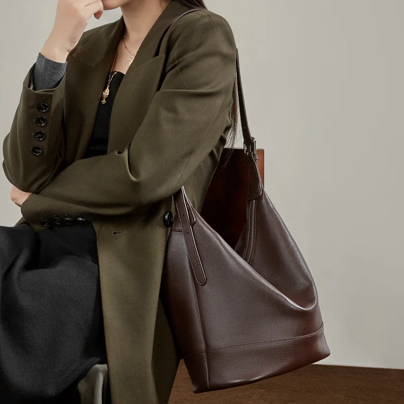 

2026 Leather Large-capacity, Top-layer Cowhide, Versatile, Crossbody Bucket Designer Luxury Bag