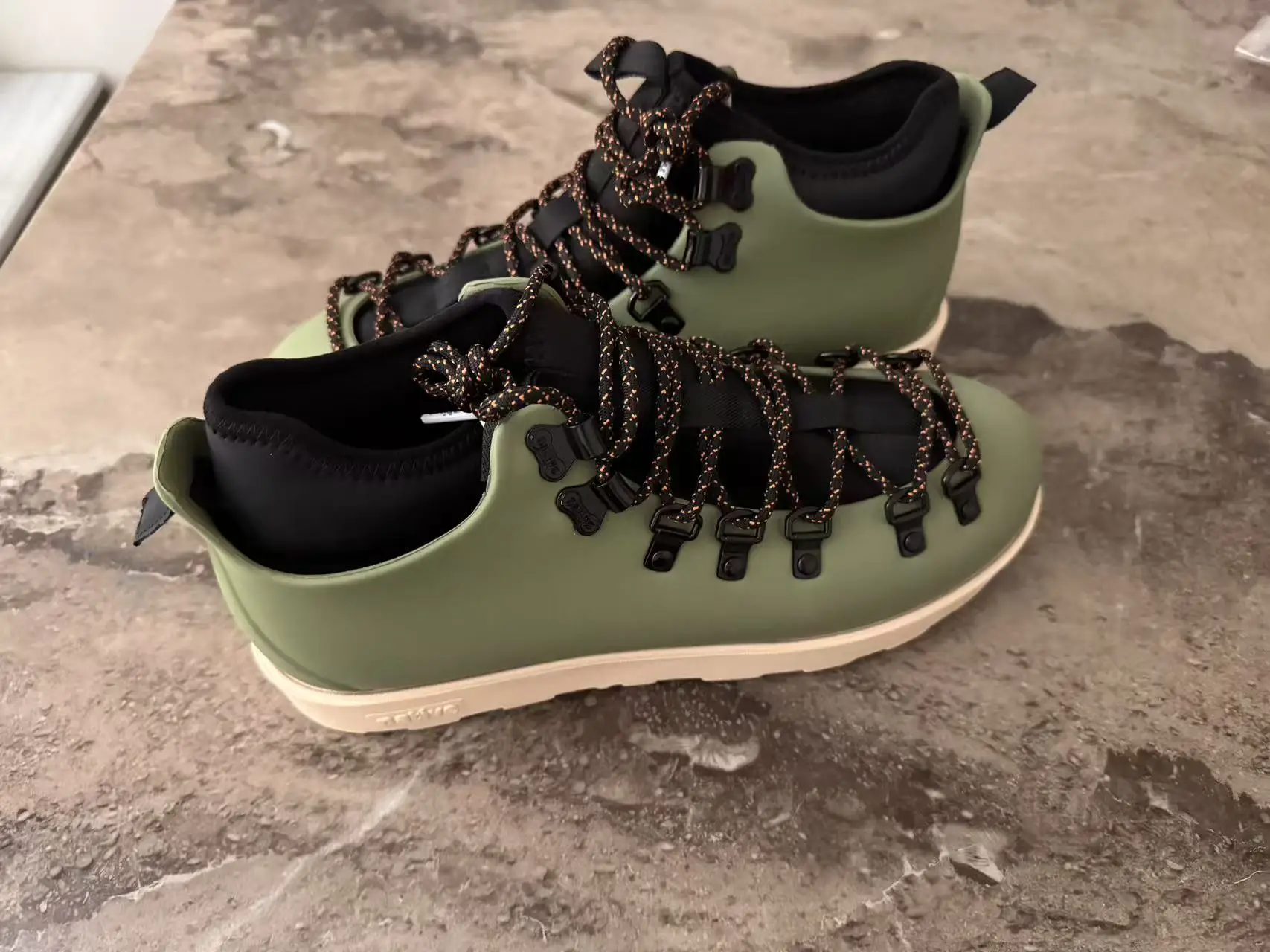 

Уличные походные ботинки и обувь с перекрещиванием воды. Нескользящие и дышащие мужские и женские походные ботинки. Новое поступление. Походные ботинки.