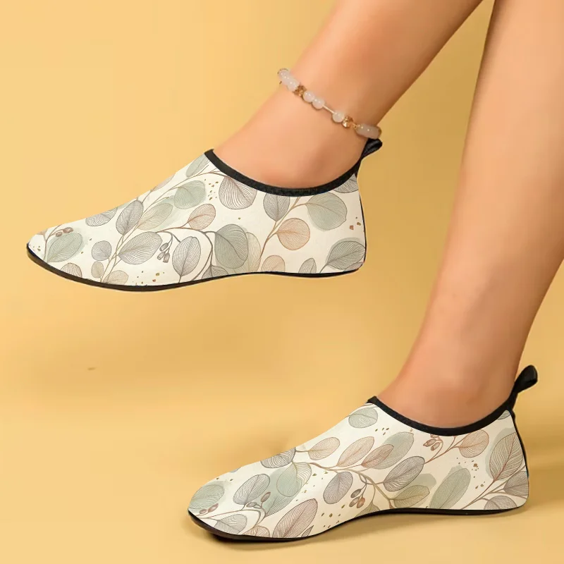1 Pair Women Hand-Drawn Leaf Print Sandals, Quick Dry Non-slip Slides, Soft Breathable Casual Shoes for Seaside Pool Summer