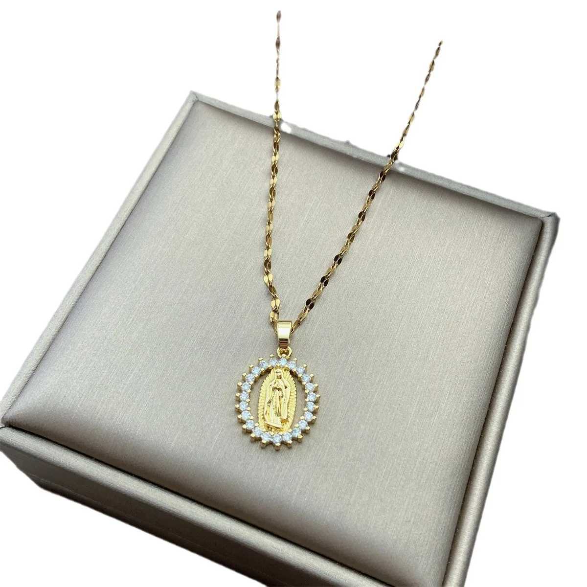 The Virgin Maria Golden Necklaces Crystal Goddess Halo Jesus Christ Metal Choker for Women Girls Exquisite Fashion Jewelry Gifts