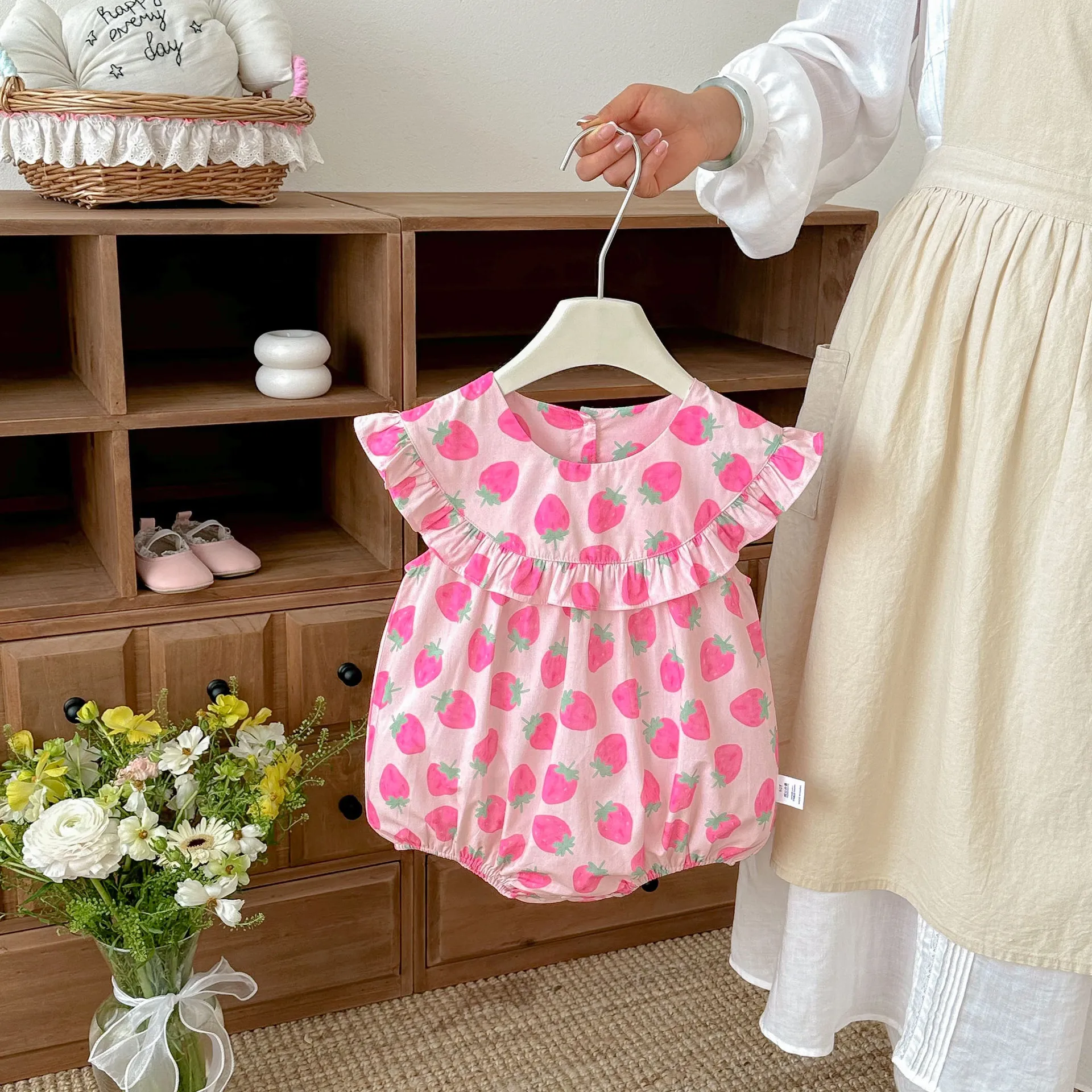 2026 Summer Baby Girls Sleeveless Bodysuit Cute Strawberry Print Infant One Piece Cotton Jumpsuit Newborn Clothes 0-24Month