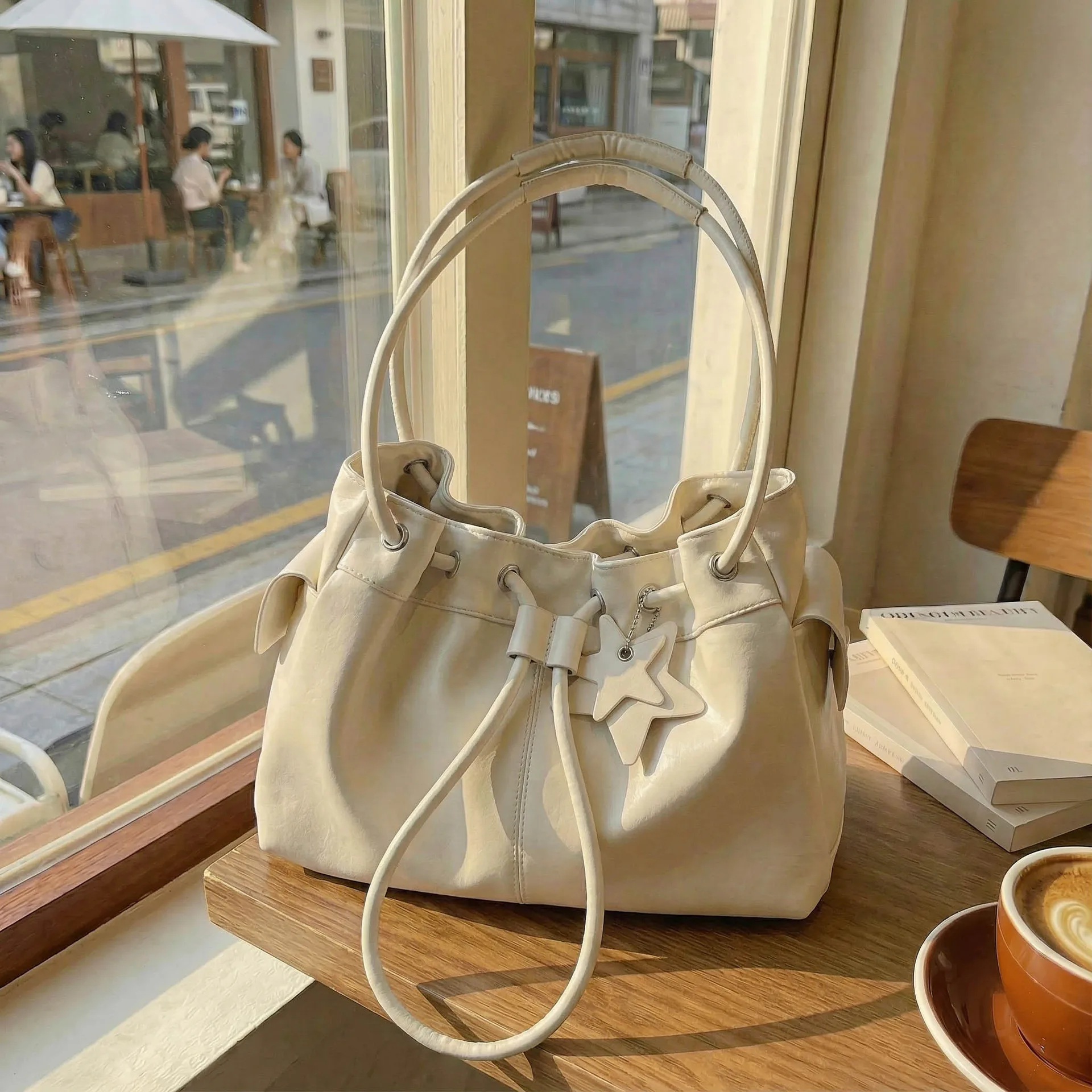 

Stylish Lightweight Bucket Handbag for Women Shoulder Bag Convenient Everyday Use Fashionable Accessory