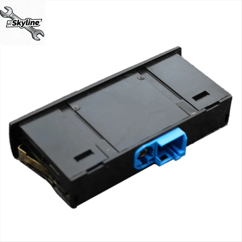 

Car USB Hub Integrated Line Interface Socket Connection Multimedia Box A1728201600