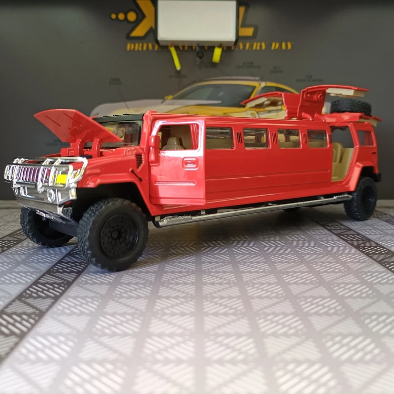 1:32 simulação Hummer versão estendida liga modelo de carro ornamento, portas e capô do motor, porta-malas pode ser aberto, som e luz
