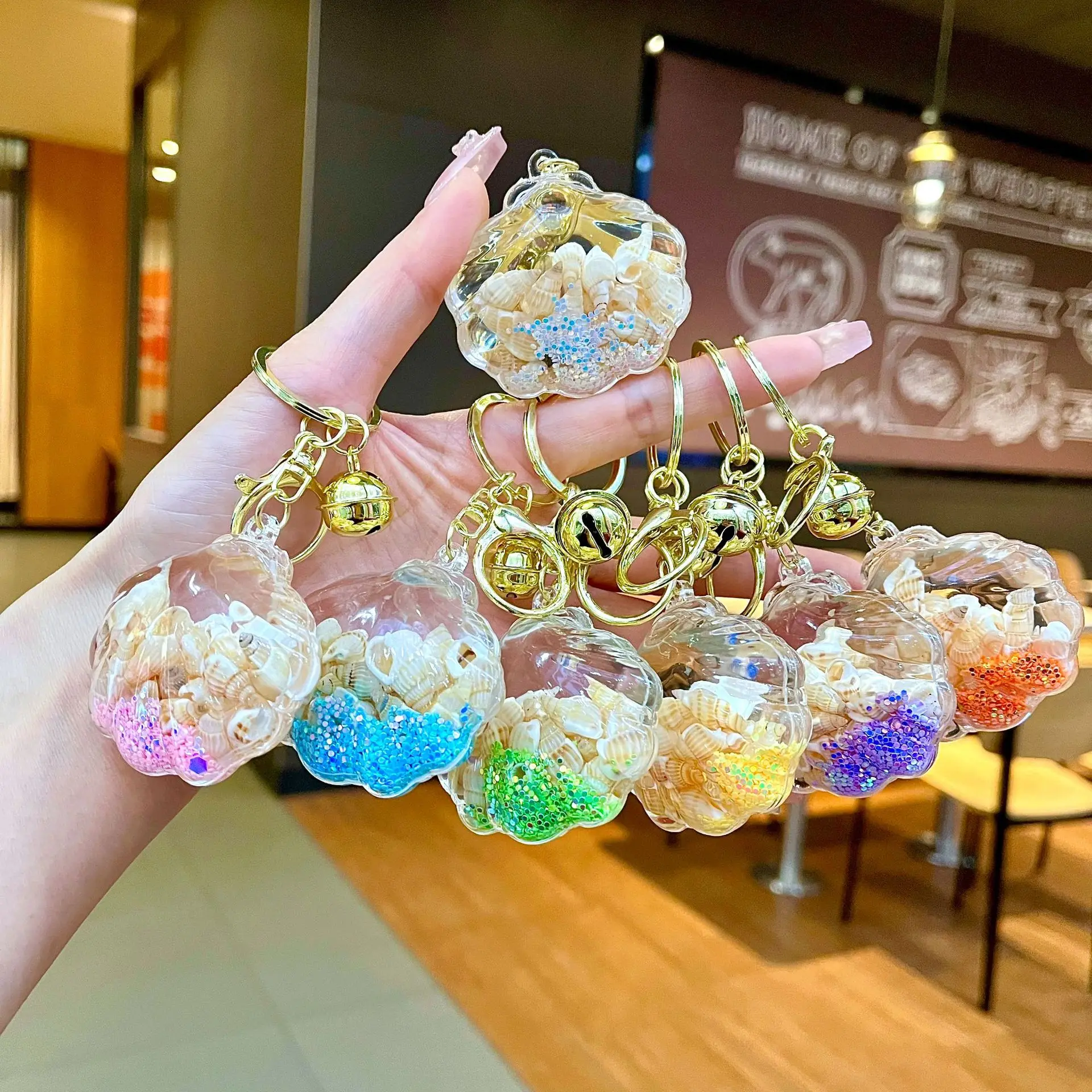 quicksand keychain Trend Resin Luminous Conch Keychain Student Phone Earphone Decoration Women's Unique Car Key Hanging Decorati