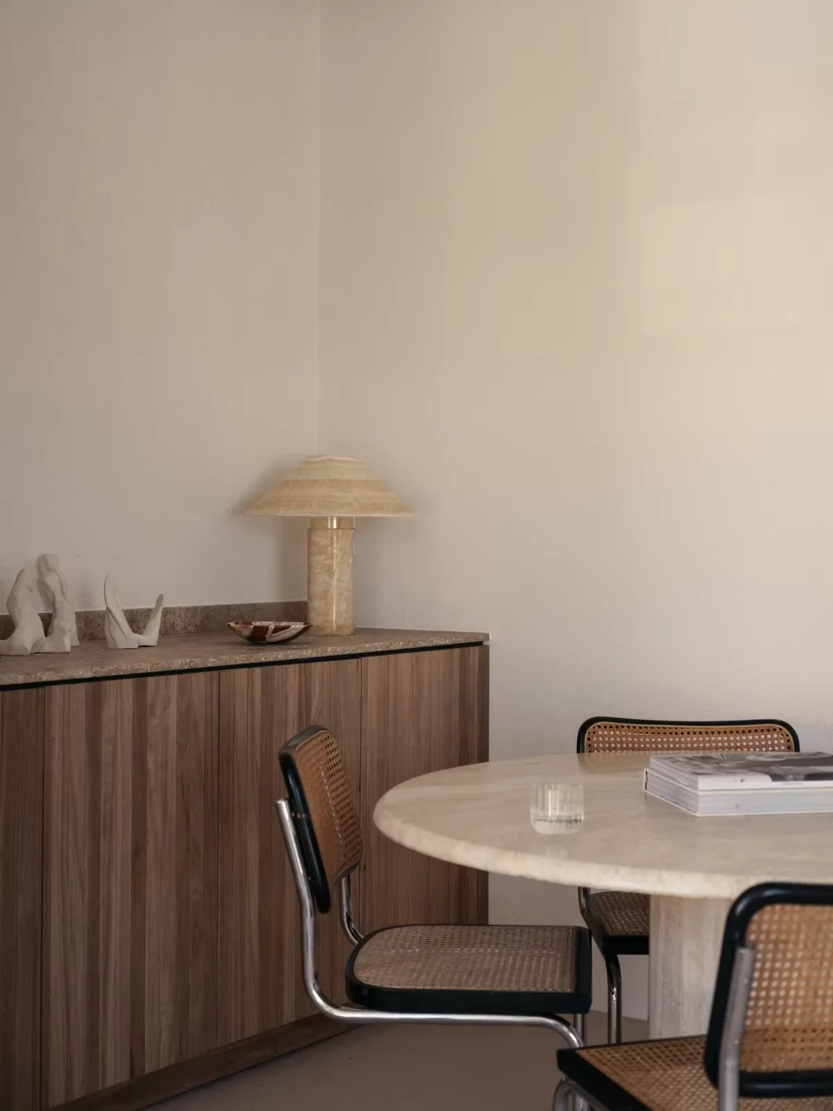 บริการออกแบบตกแต่งภายในสำนักงาน ซาห์ไห่  แบบมืออาชีพ สไตล์โมเดิร์น บริการออกแบบตกแต่ง พื้นที่ วางแผนการก่อสร้าง บริการรับออกแบบ 3 มิติ