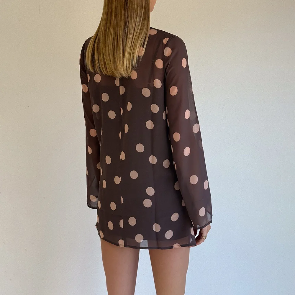 เดรสสั้นแขนยาวทรงตรงพิมพ์ลายใหม่สำหรับฤดูร้อนปี 2025 คอทรงกลม สายผูก ดีไซน์หรูหรา