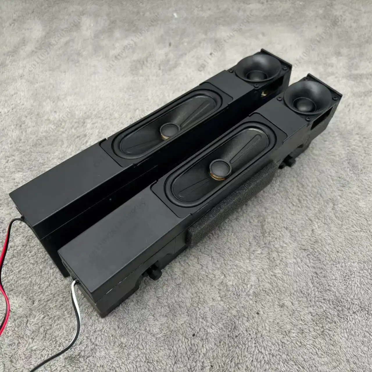 Ein Paar hochwertige audiophile Zwei-Wege-Lautsprecher, lange passive Lautsprecher – Detail 5