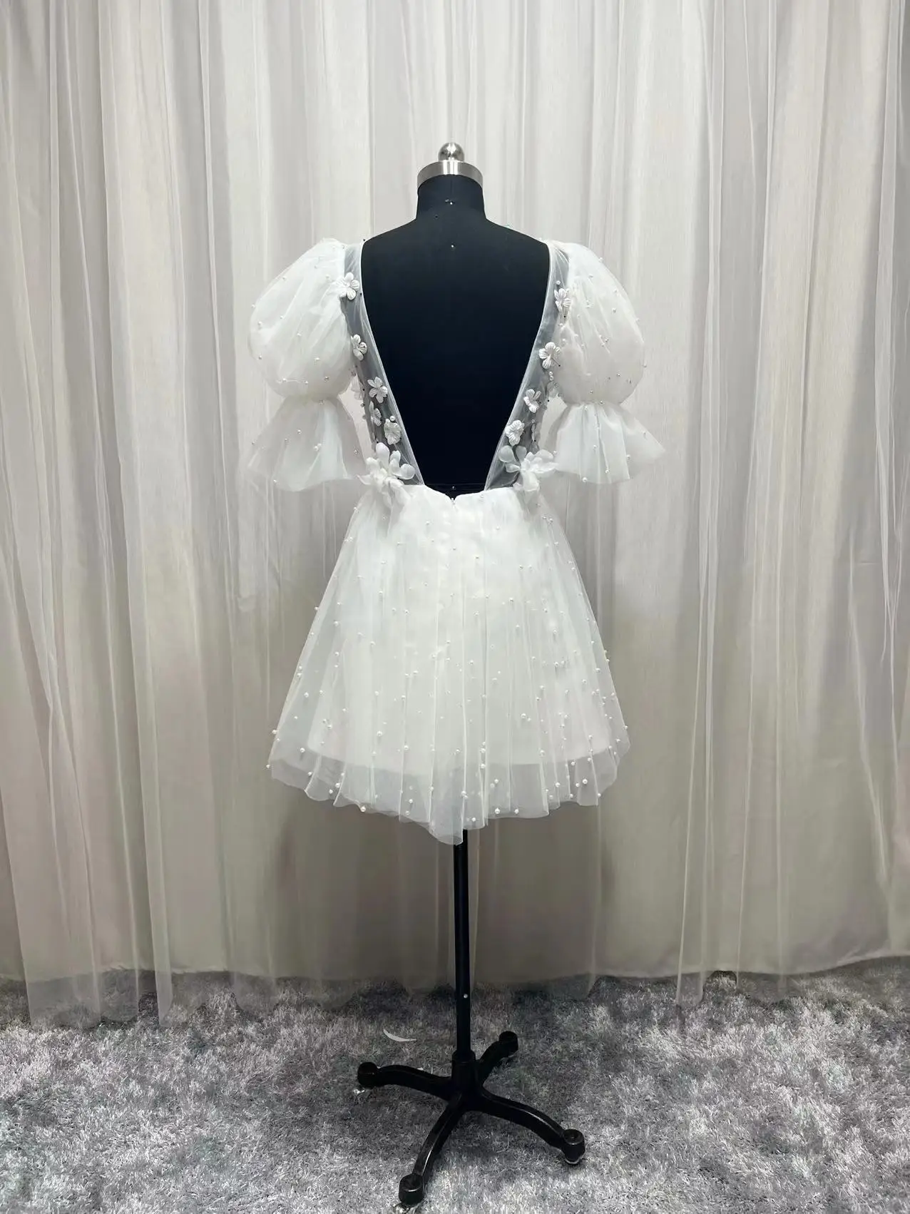 Real Photo 2022 Short Wedding Dresses V-Neck Half Sleeves Pearls Flowers Mini Bride Dress Sexy Backless Formal Wedding Gowns