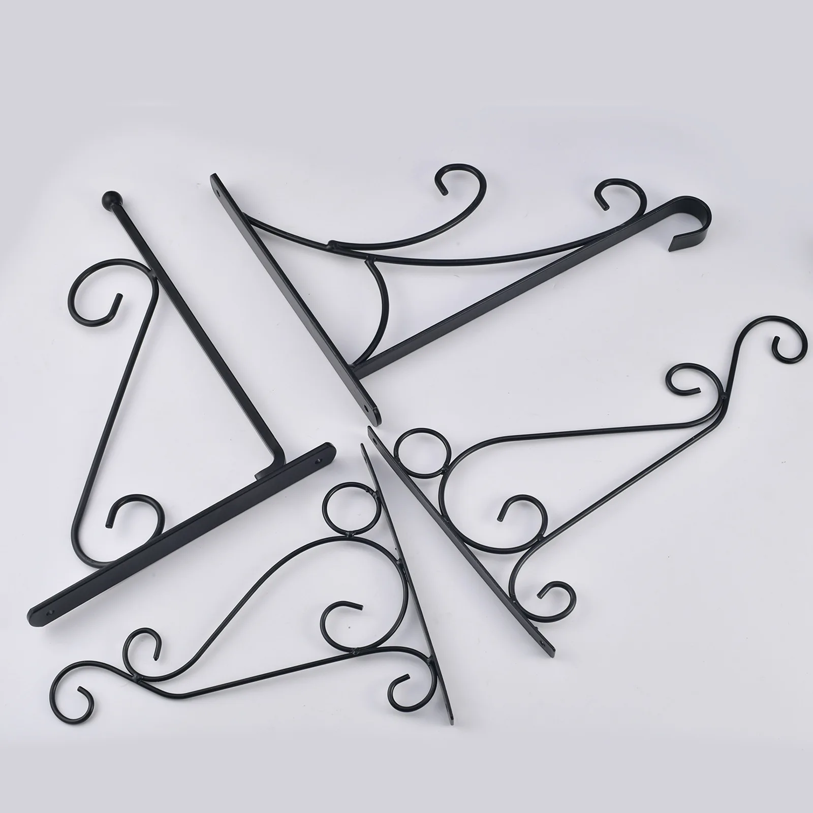Wrought iron wall hanging basket Iron wall hanging plant bracket Decorative flower pot Hook for bird feeder Lantern wind chime