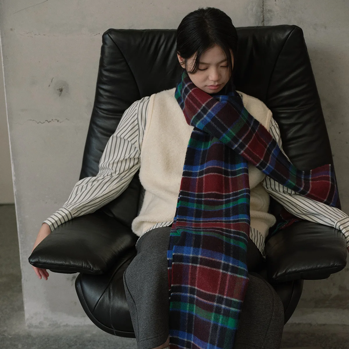 

Korean designer wool-blend fringed plaid scarf unisex autumn and winter soft plaid scarf