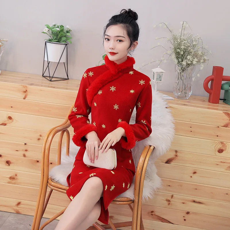 

2022 Tweed Embroidered Long Sleeved Cheongsam Autumn and Winter Qipao Chinese Traditional Fur Collar Thickened Warm Dress