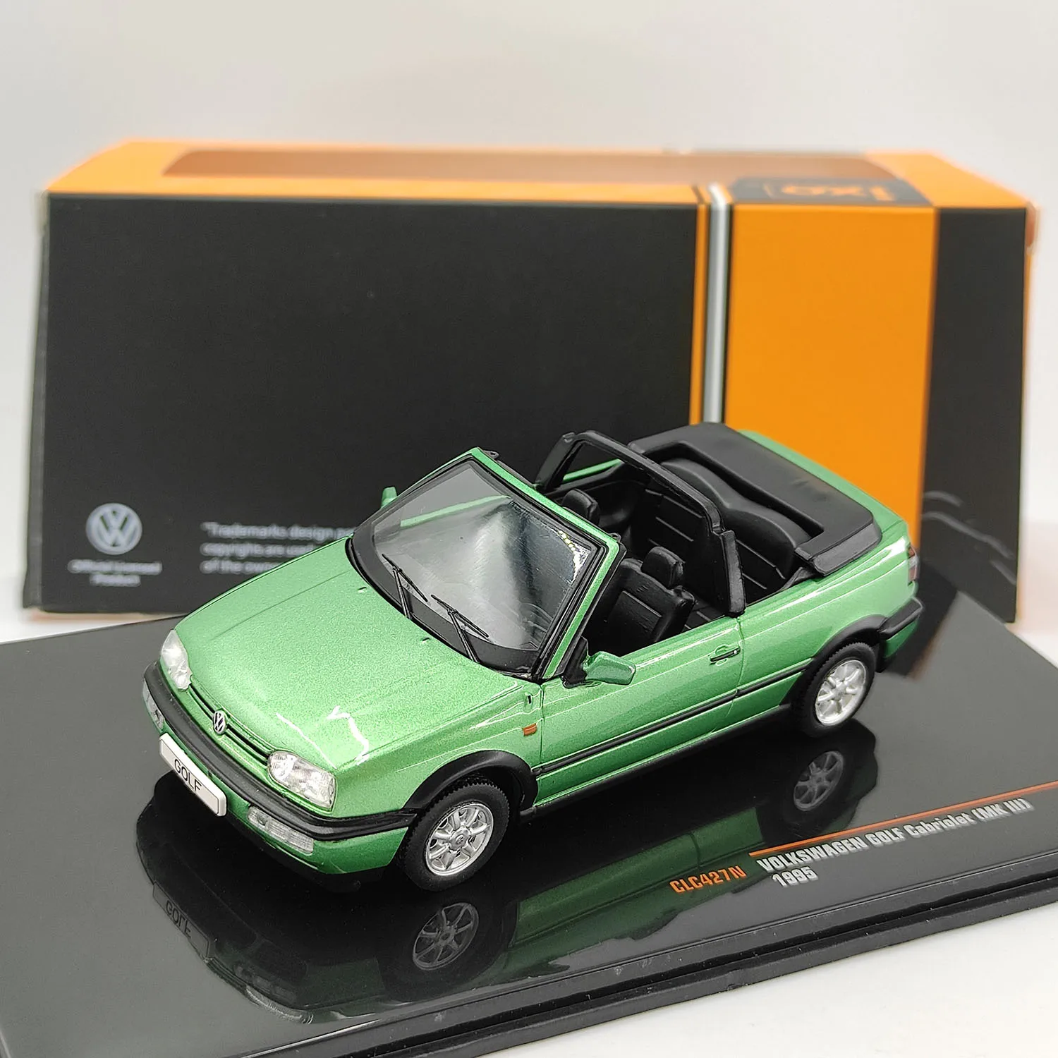 

Diecast IXO 1:43 Scale Volkswagen Golf Cabriolet Convertible Alloy Car Model Collectible Toy Gift Souvenir Display Ornament