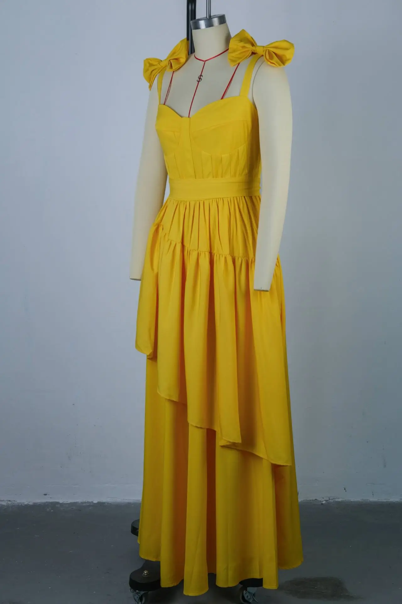 Sorella Star Fashion Sexy Bow Halter Scollo a V Abito con volant Temperamento all'ingrosso Pendolari Vacanza Abiti da gita all'aperto