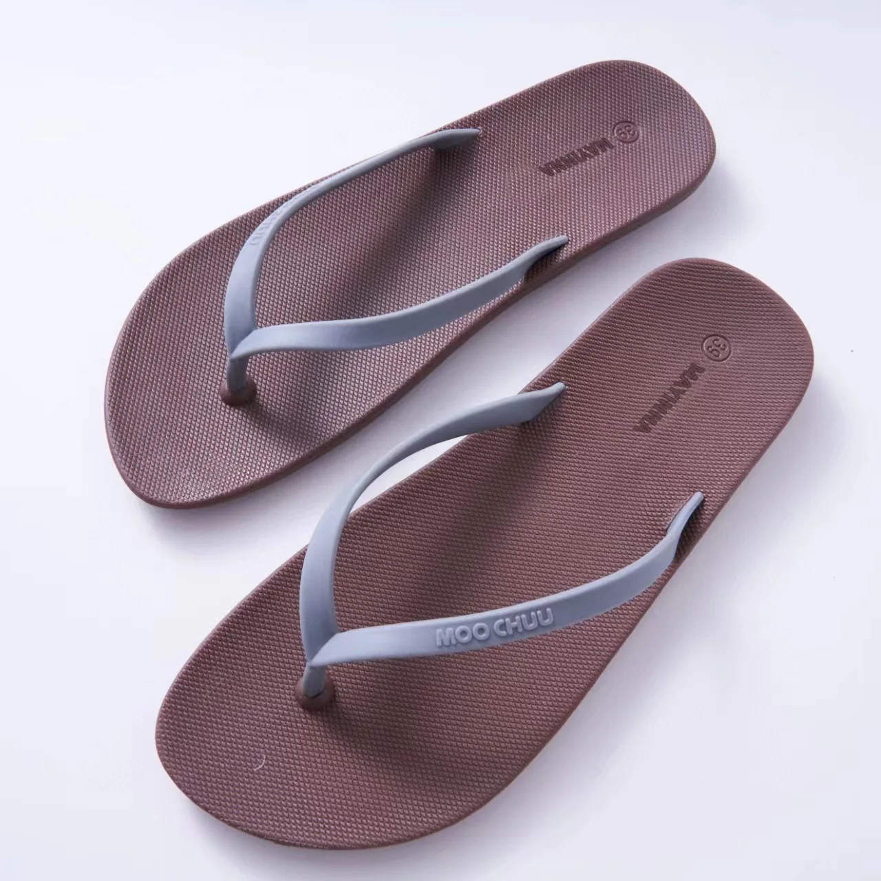 

Лето 2026: Новые оптовые женские шлепанцы из ЭВА, модные плоские вьетнамки в тайском стиле, нишевые уличные нескользящие пляжные туфли для женщин