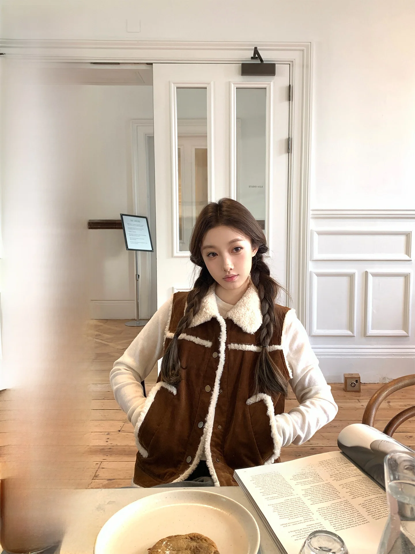 

Chestnut a Retro Miss Peter Pan Collar Color Blo Velvet Lamb Fur Vest Coat Comfortable Warm Pure Color Universal Fit