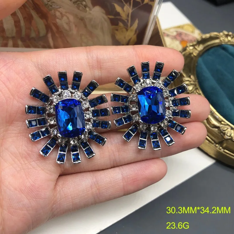 

French Medieval Jewelry Multi-layer Pearl Sapphire Copper Necklace Stud Earrings Set Temperament Elegant and Versatile Retro Jew