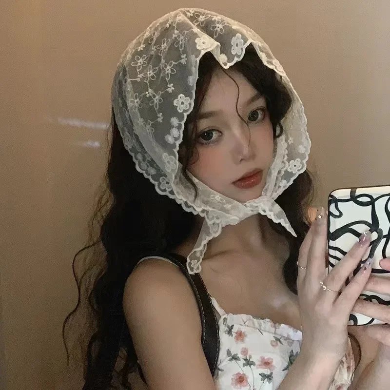 Retro Floral Lace Hair Scarf Triangle Neck Scarf Embroidered Triangle Headscarf for Women Travel Photo Headband Fashion Bandanas