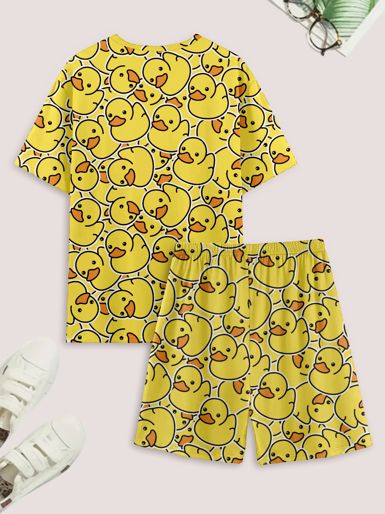 Conjunto de pijamas casuais e roupas para casa com estampa de pato, shorts com estampa de pato e camiseta com estampa de pato, confortável para o verão.