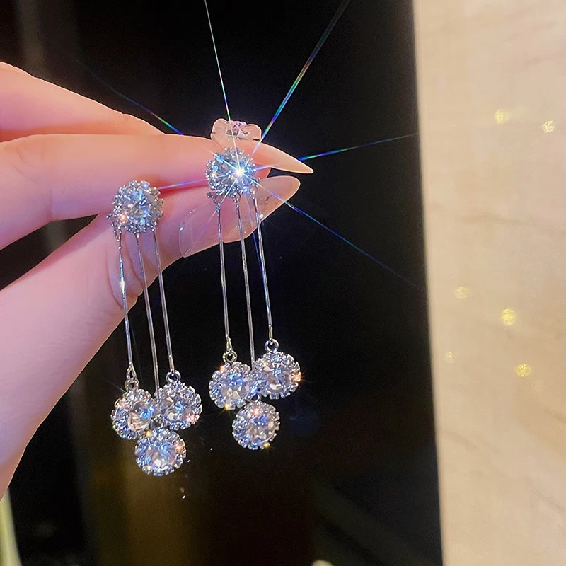 

Luxurious Round Rhinestone Tassel Dangle Stud Earrings For Women Shiny Temperament Gold Silver Color Earrings 2022 New Jewelry