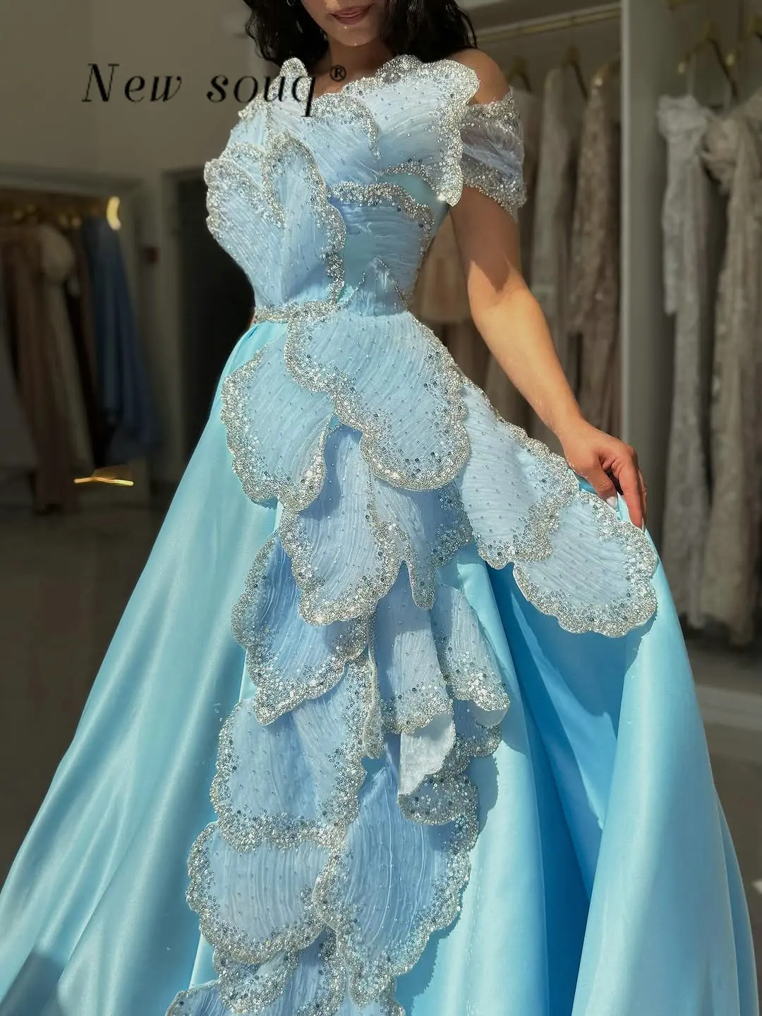 Robe de soirée en Satin bleu ciel, ligne A, épaules dénudées, personnalisée, paillettes scintillantes, perles superposées, à volants, robes de soirée de mariage