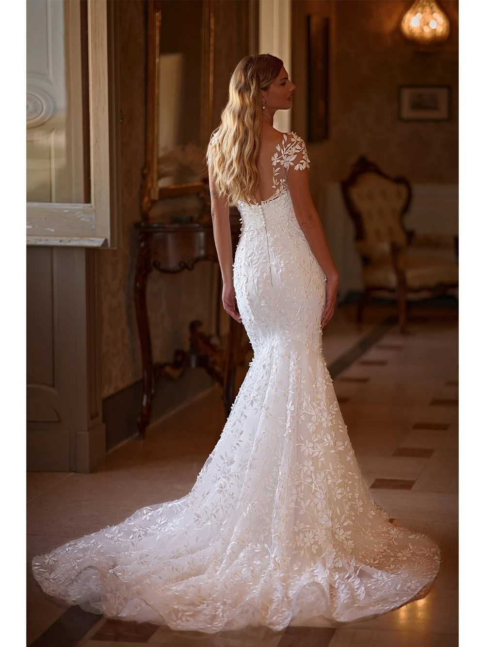 SAROULU-vestido de novia de sirena blanco, Apliques de encaje intrincados, cuello en V, vestido de novia personalizado, ropa de ensueño de manga corta para mujer