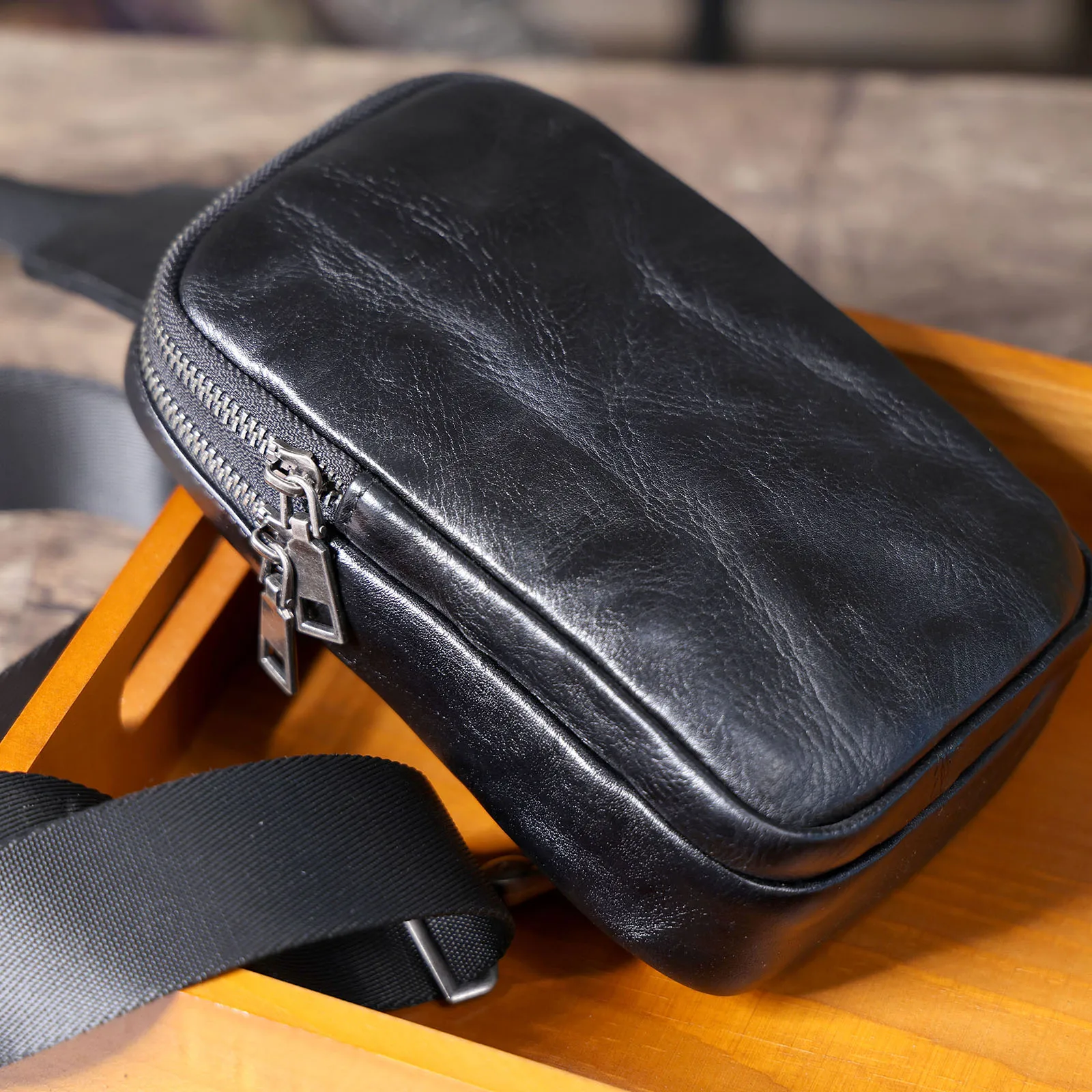 S.WORKER Premium Vollnarbenleder Brusttasche Mini Echtleder Herren Mode Umhängetasche für Männer – Detail 11