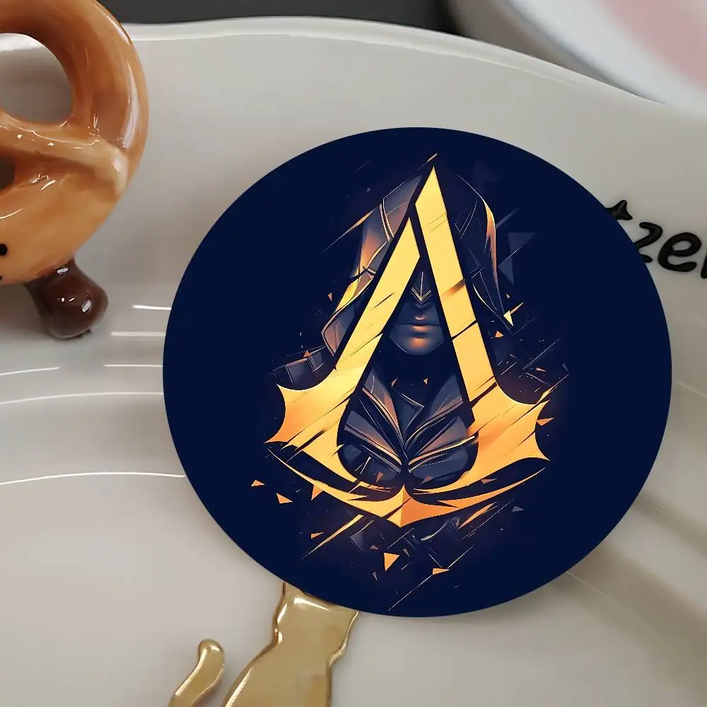 قاتل أنيمي CREEDS 58 مللي متر لطيف أنيمي الشكل أيقونة شارة اليدوية صفيح بروش لحقيبة الظهر الملابس الصدر حلية الهدايا