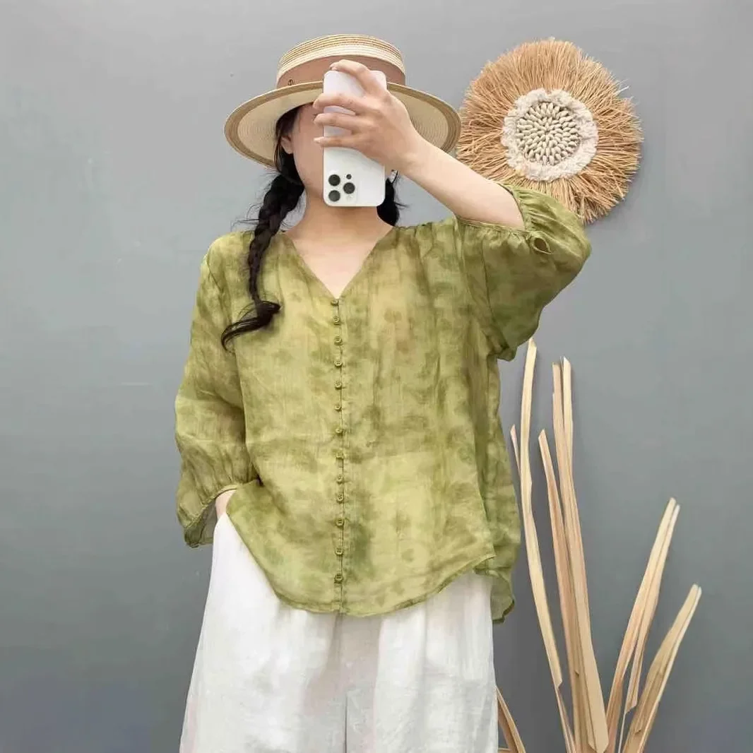 

Retro literary printing V-neck nine-quarter sleeve shirt, new loose single-breasted women's top in summer 2025