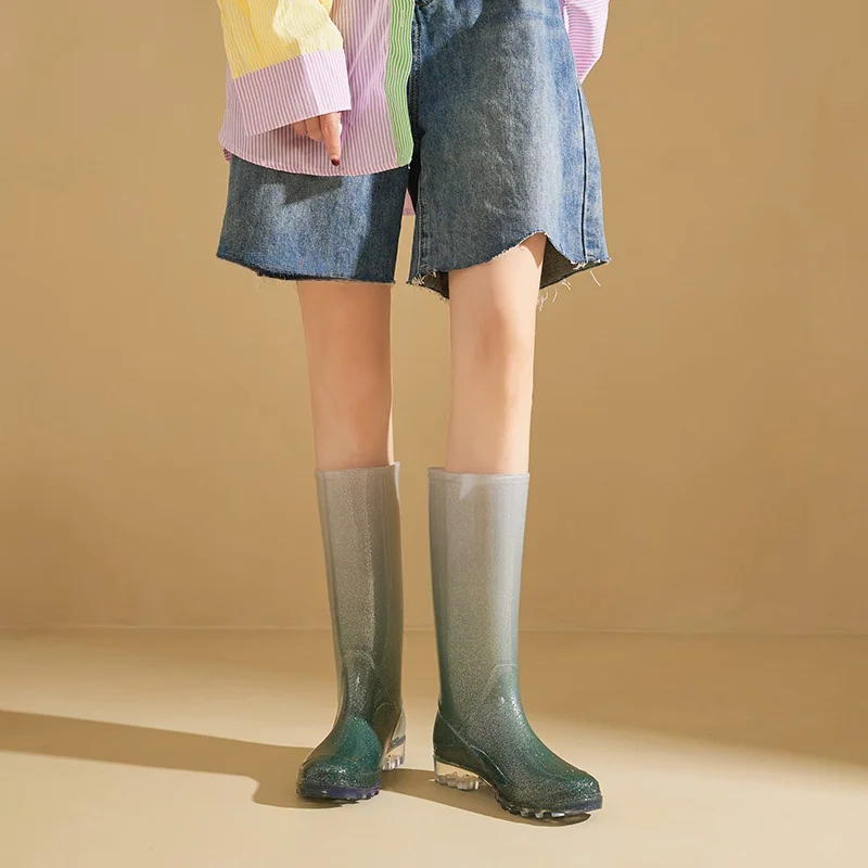 

Модные женские резиновые сапоги цвета adient, водонепроницаемые, нескользящие, с длинной трубкой, морская одежда Water oes, уличная одежда для взрослых, удобные высокие сапоги из ПВХ...