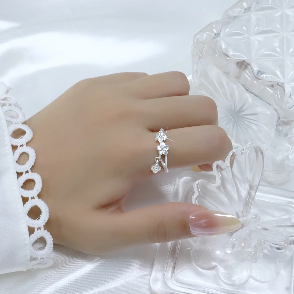 Women's Delicate and Fashionable Gardenia Flower Ring with Four Leaf Clover Opening Ring, Party Wedding Jewelry Boutique