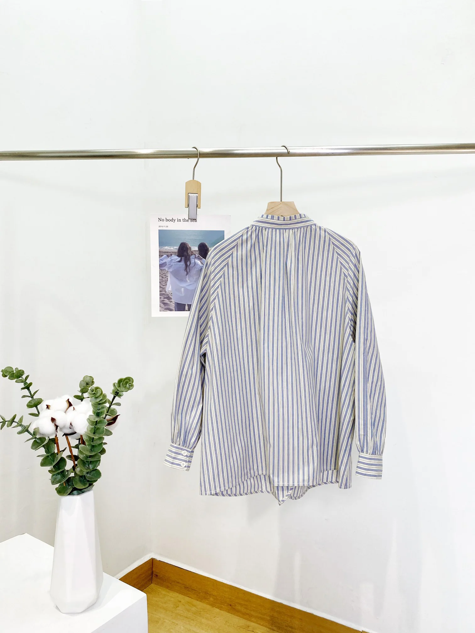 Women's Clothing  The new irregular stand-up collar striped shirt is lazy, casual and fashionable!