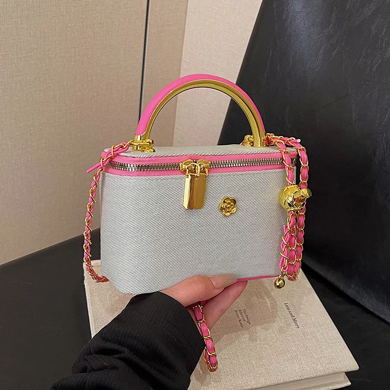 2025 Bolso cuadrado pequeño de mezclilla de moda de lujo para mujer, bolsos cruzados con cadena de diseñador para mujer, bolsos de ocio de estilo británico