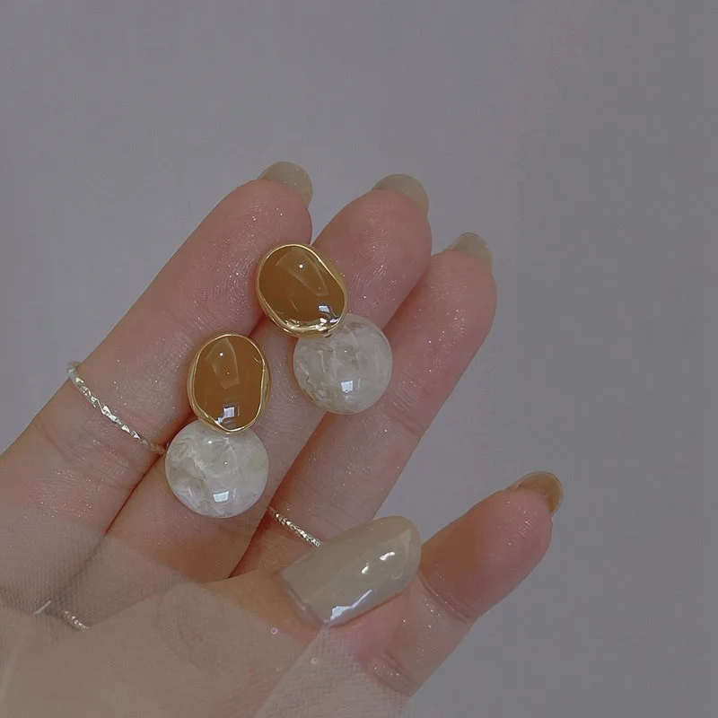 Autumn and Winter Irregular Enamel Retro Stud Earrings For Women Temperament Fashion Earrings Valentine's Day Christmas Gifts image 3