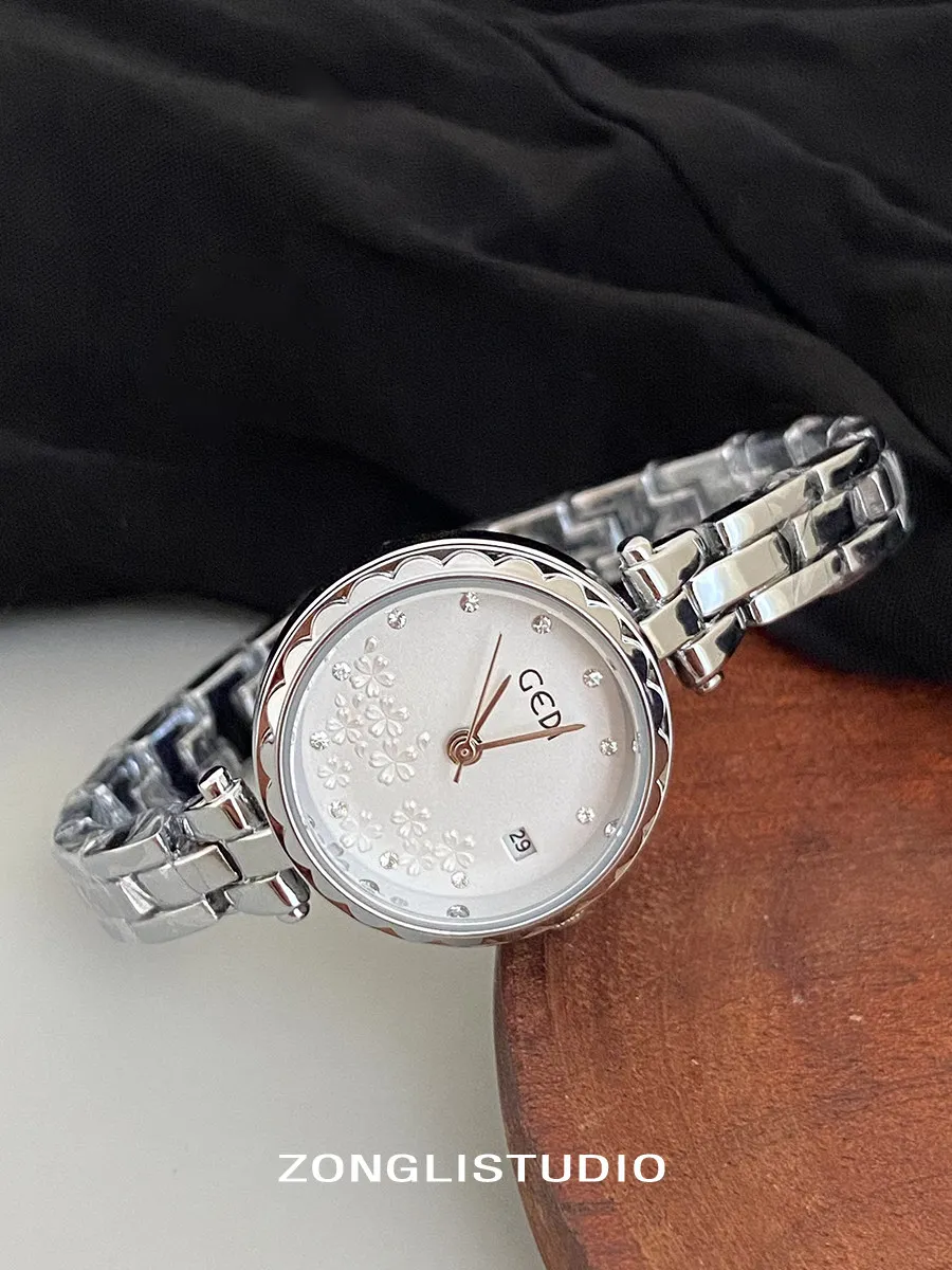 New Luxury Women'S Steel Band Watch Compact Design, Stylish And Attractive Simple Quartz Watch For Students With Floral Accents.