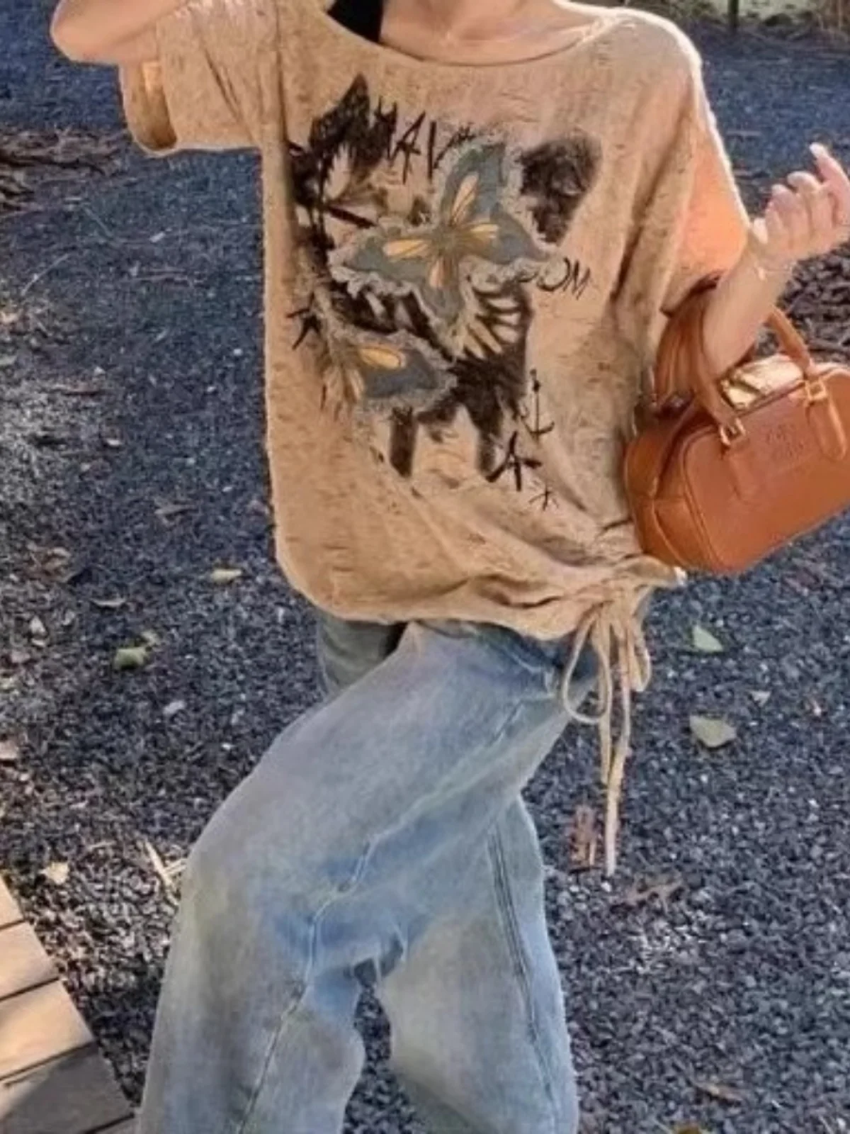 Damska bluzka z odkrytymi ramionami, kwiatowy wzór, plisowana, krótki rękaw, styl uliczny, regularny krój, letnia, odprowadzająca wilgoć, poliester.