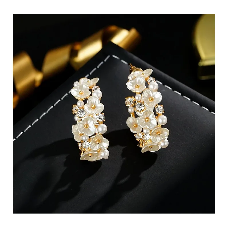 

French Light Luxury Niche Flower Fritillary Earrings Women's High-end Exquisite Stud Earrings New Popular Temperament Earrings
