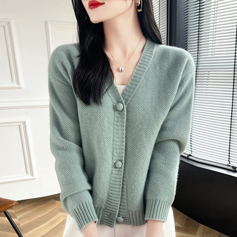 

Fashion short women's knitted V-neck cardigan sweater, autumn and winter long sleeved women's pure wool sweater, new hot selling