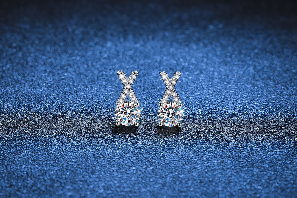 LioraGem Minimalist X-shaped Women's Moissanite Ear Studs, Fresh 0.50-carat D Color Moissanite Earrings Platinum PT950 Stamp
