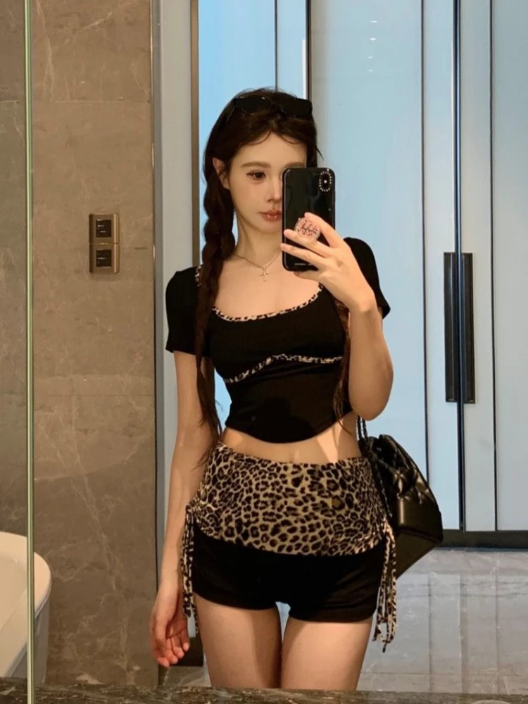 

Women's Korean Fashion Summer Two Piece Outfit Set Square Neck Short Sleeve Crop Top Block Low Waist Bodycon Shorts Streetwear