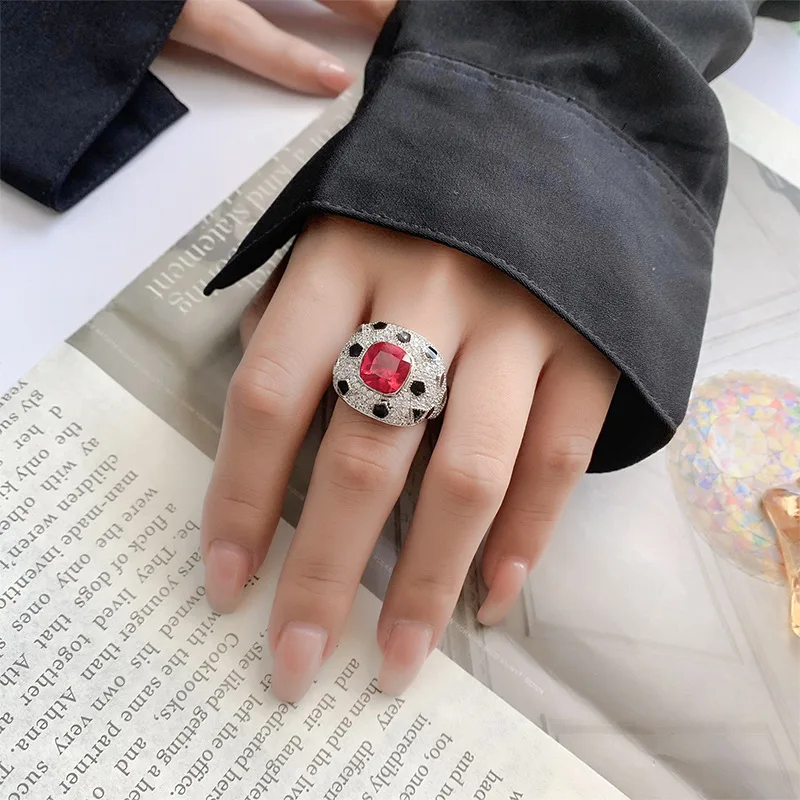 8 * 8 mm Cushion Cut Lab Created Rubin Red Gem Stone High Carbon Diamond Black Spots Leopard Style Rings Women Panther Jewelry 2024