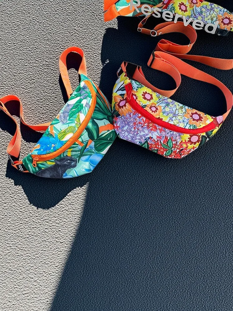 LOQI Art Street Style Zipper Chest Bag - usage example