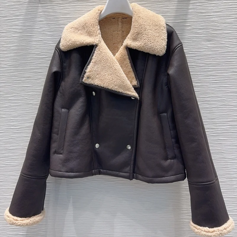 Cappotto in pelle monopezzo in pelliccia da donna di alta qualità con bottoni doppiopetto e colletto piatto per capispalla invernale 251206154