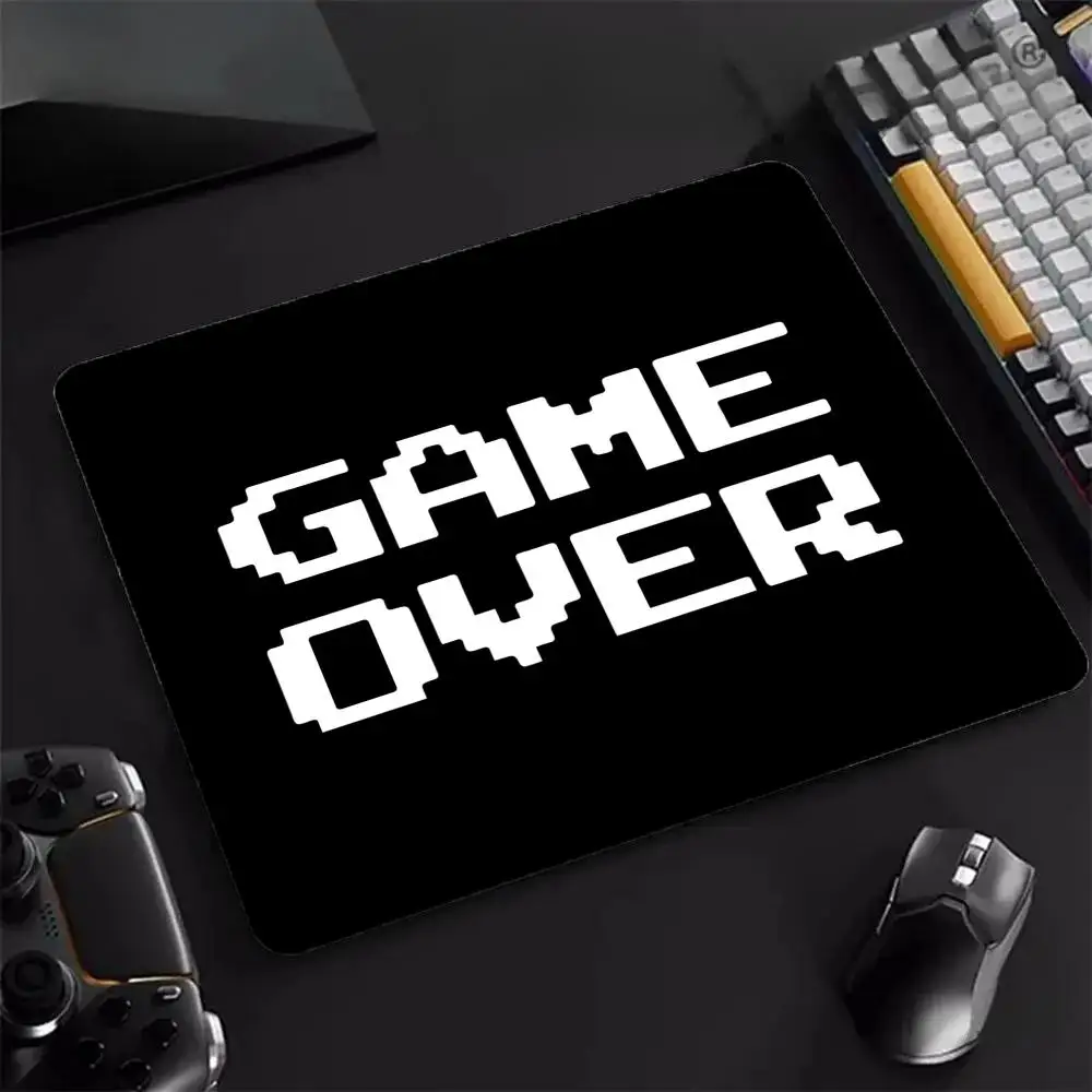 

Черный квадратный коврик для мыши Game Over, игровой профессиональный коврик для мыши с ультратонкой поверхностью, геймерские компьютерные игровые аксессуары, коврики для мыши 45X40