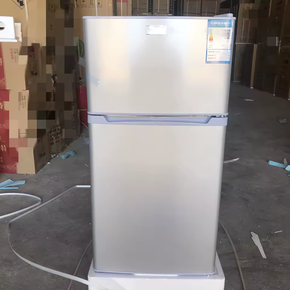 BCD-128 미니 냉장고 내부