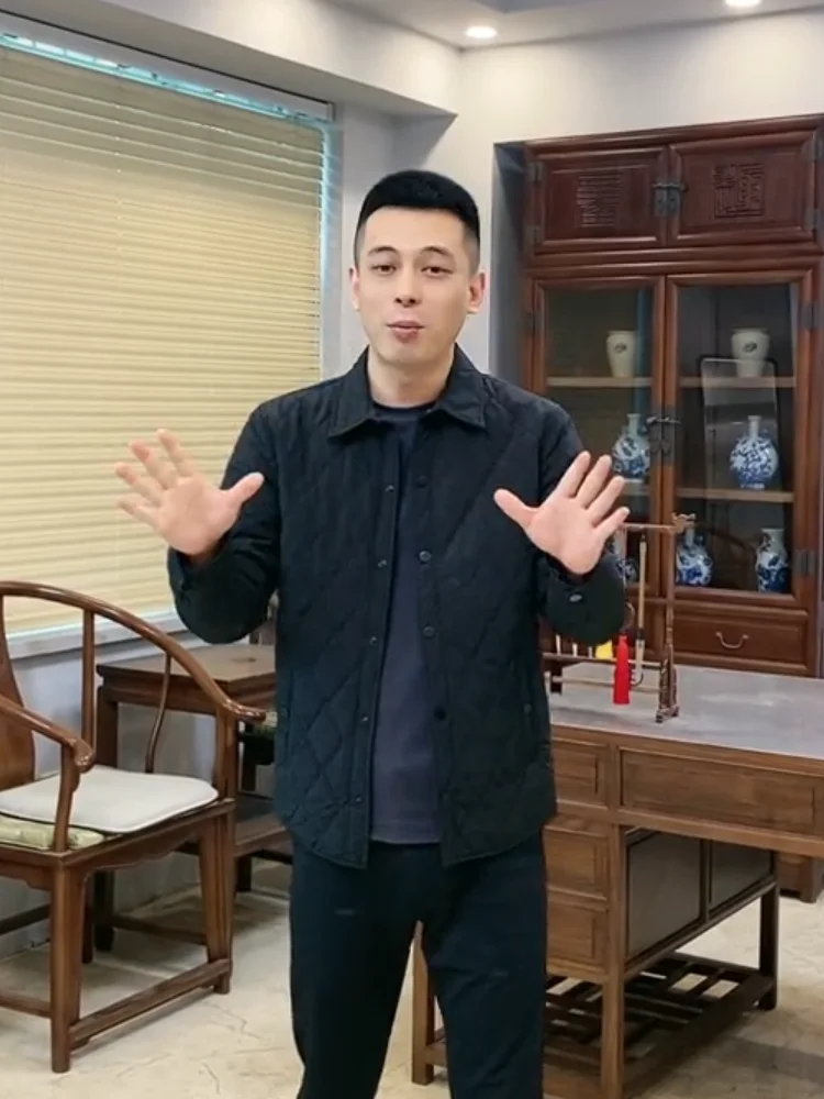 

Новинка: Мужская легкая хлопковая куртка для осени и зимы – модная, удобная, универсальная, высокого качества, приталенного кроя, с длинными рукавами.